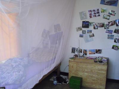 Mein Zimmer: Bett und Nachttisch